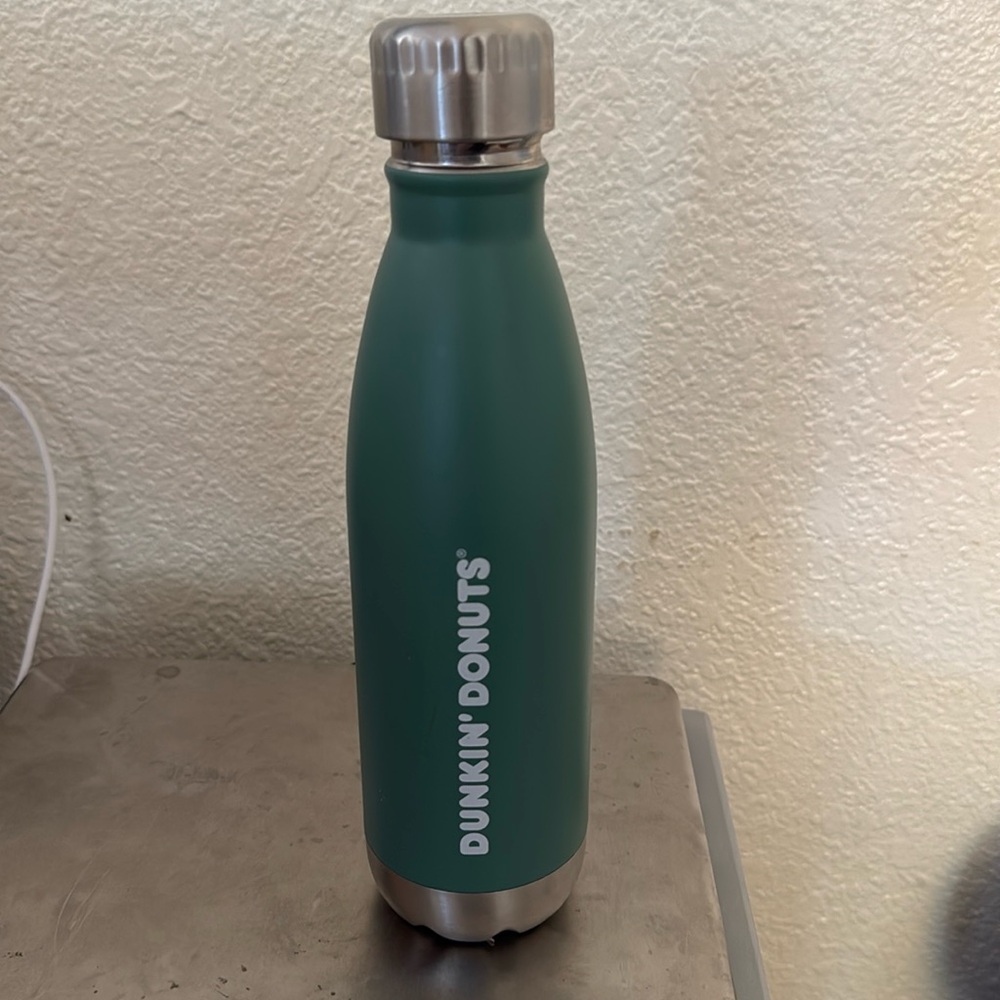 Dunkin’ Donuts 17 oz hydrating bottle